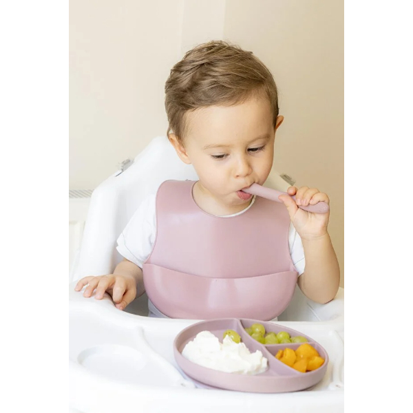 Pembe 3’lü Silikon Yemek Seti – Önlük + Diş Kaşıyıcılı Kaşık + Vakumlu Tabak  - 3